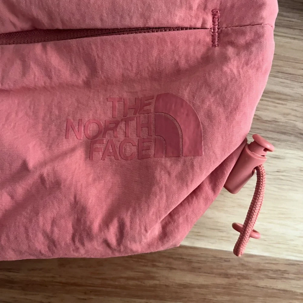 The North Face Never Stop Belt Bag - Picture 3 of 11